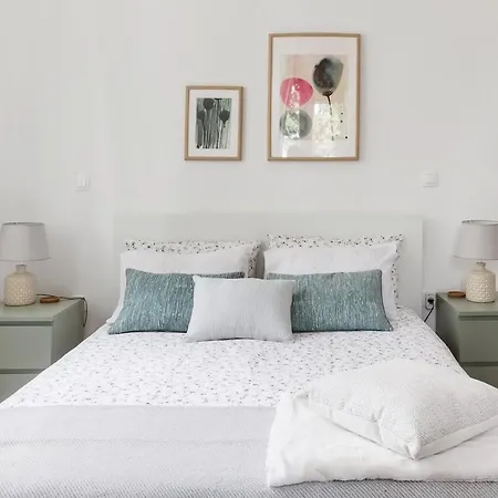 In A Period - Private Parking Apartment