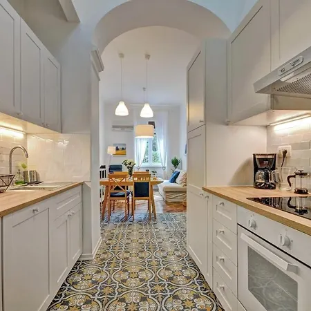 Apartment In A Period - Private Parking *