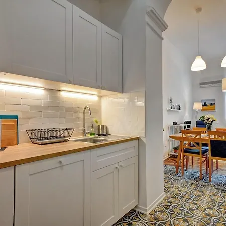 In A Period - Private Parking Apartment *